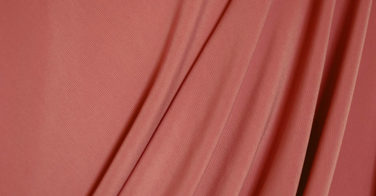 ソフトサマーとは ― 特徴、似合う色、ライトサマー・ソフトオータムとの違い